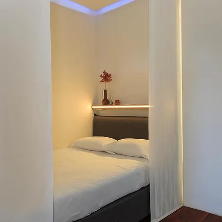 Adelaide Apartment Stresa